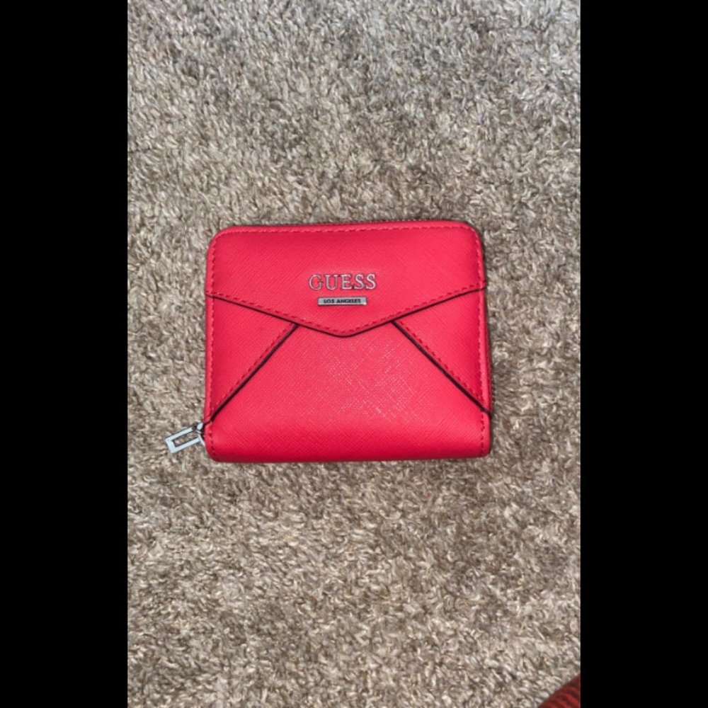GUESS Wallet